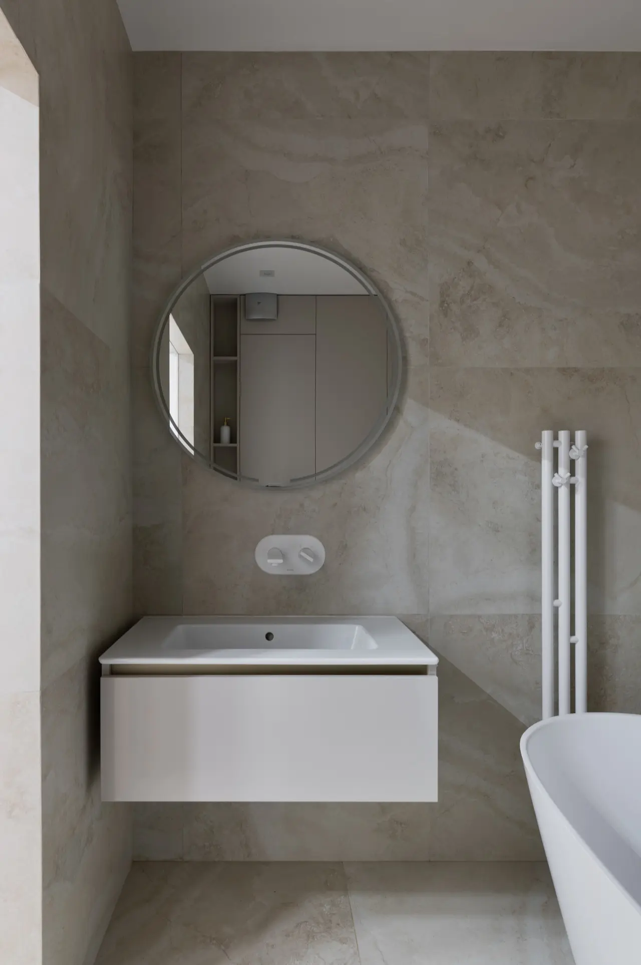 Гармония цвета в современном дизайн-проекте Юлии Нестеренко площадью 43 м²